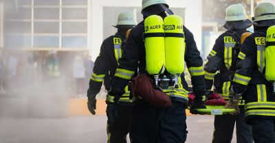 Sekcja nie wykazała przyczyny śmierci strażaka ochotnika podczas ćwiczeń w komorze dymowej; śledztwo trwa